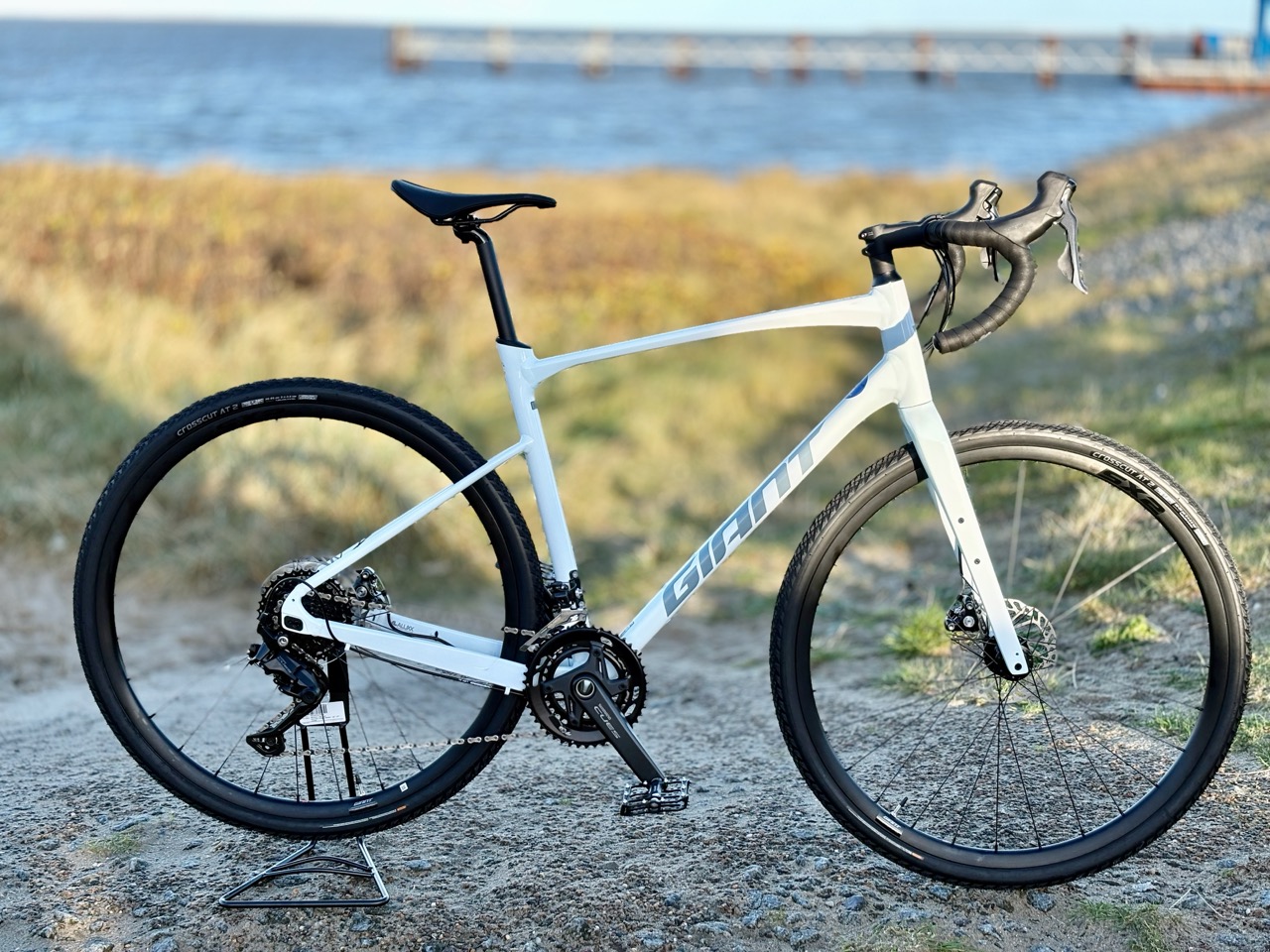 Giant Gravel Bike Revolt 0